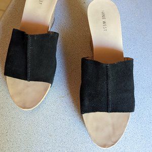 Black suede platform heel 9.5M